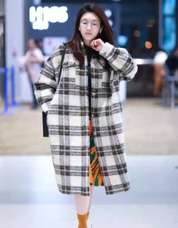 江疏影机场同款粉色套装,江疏影粉色机场外套同款