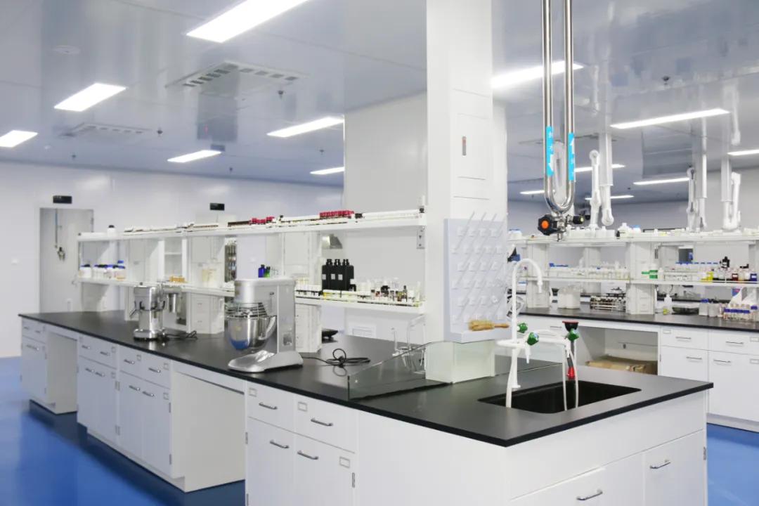 品牌事|见证美妆巅峰，RMBA携新品惊艳亮相（上海CBE