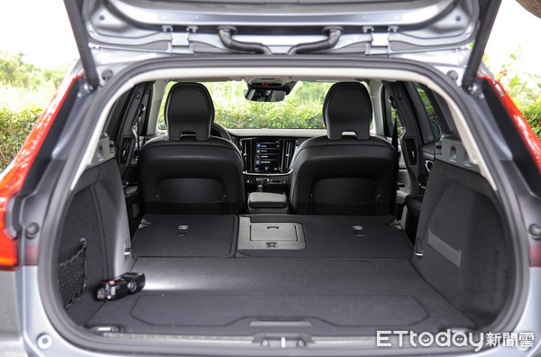 沃尔沃旅行车试驾v60,沃尔沃v60旅行车试驾