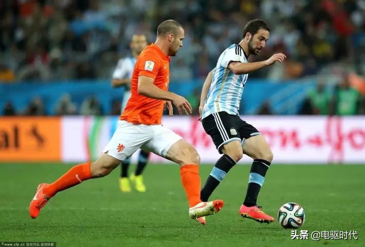 青训接球转身射门教案6-8岁,足球教学正脚背抽射8点细节