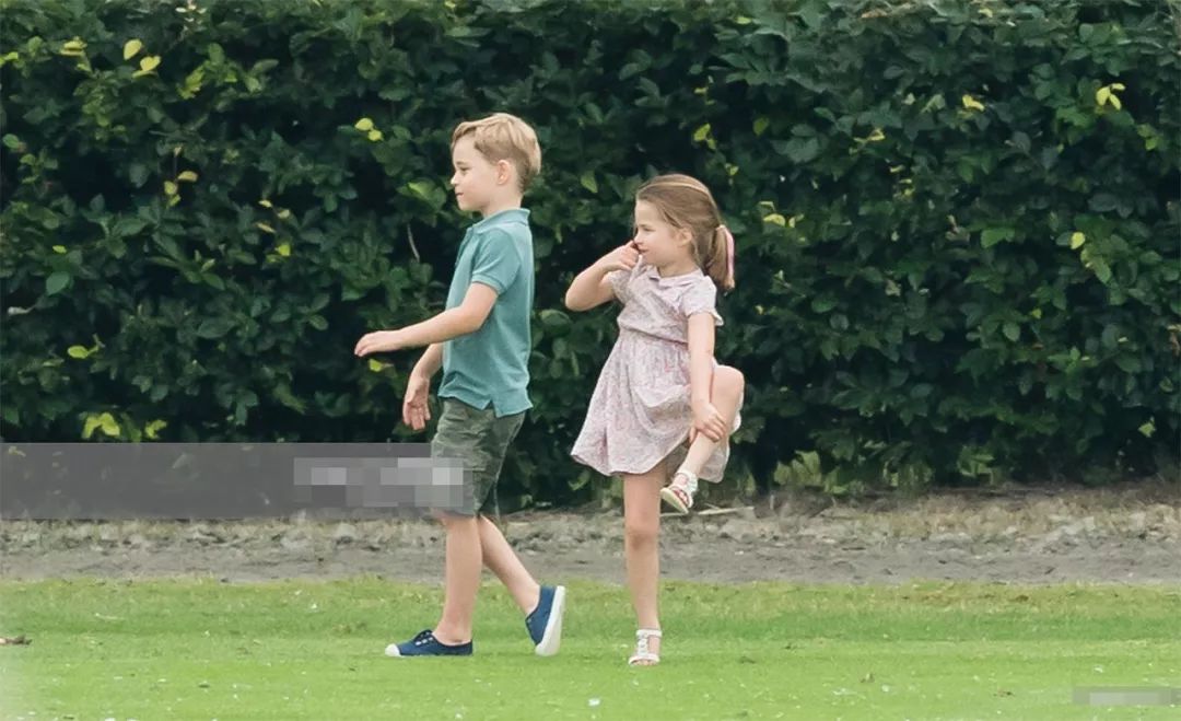 乔治小王子4岁照片,乔治小王子幼儿园照片