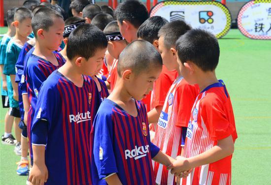 沃德兰·东大幼儿园易城园“沃沃足球赛”圆满落幕小球员诠释“体育精神”