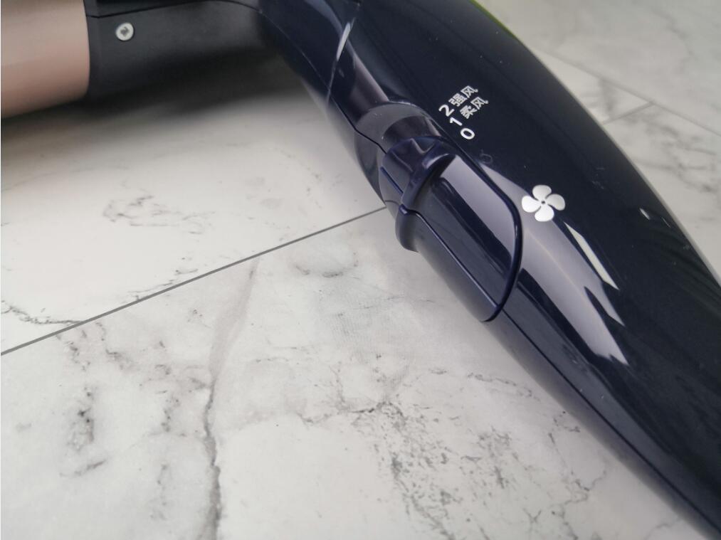 松下纳米水离子吹风机测评,松下吹风机负离子和水离子区别