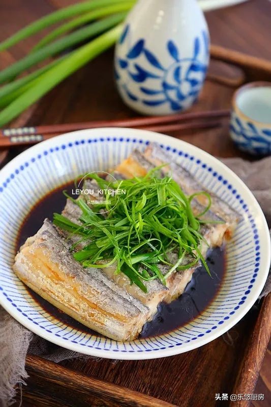 带鱼段油炸的蒸带鱼家常做法,蒸带鱼怎么做好吃又简单家常做法