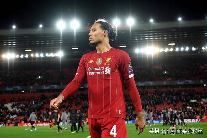 足球运动员为什么腿粗,足球运动员腿肌肉