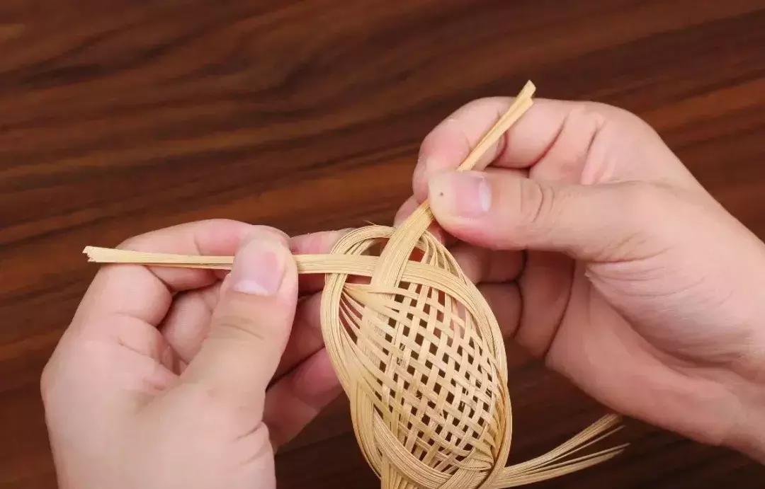 巴奴非遗竹编发簪怎么戴,简单的手工木制发簪教程