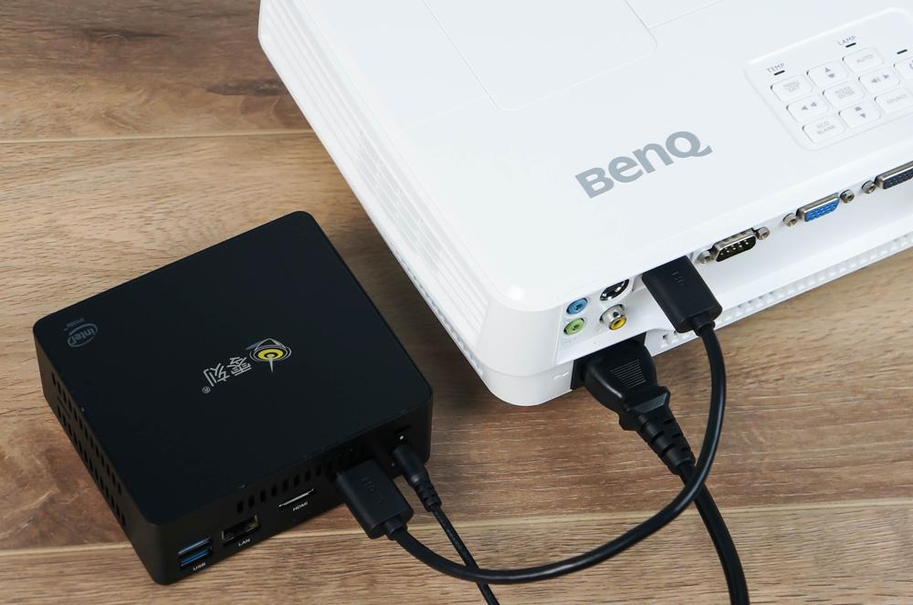 有意思：没想到电视盒般大小会是电脑，零刻EQ55上手体验