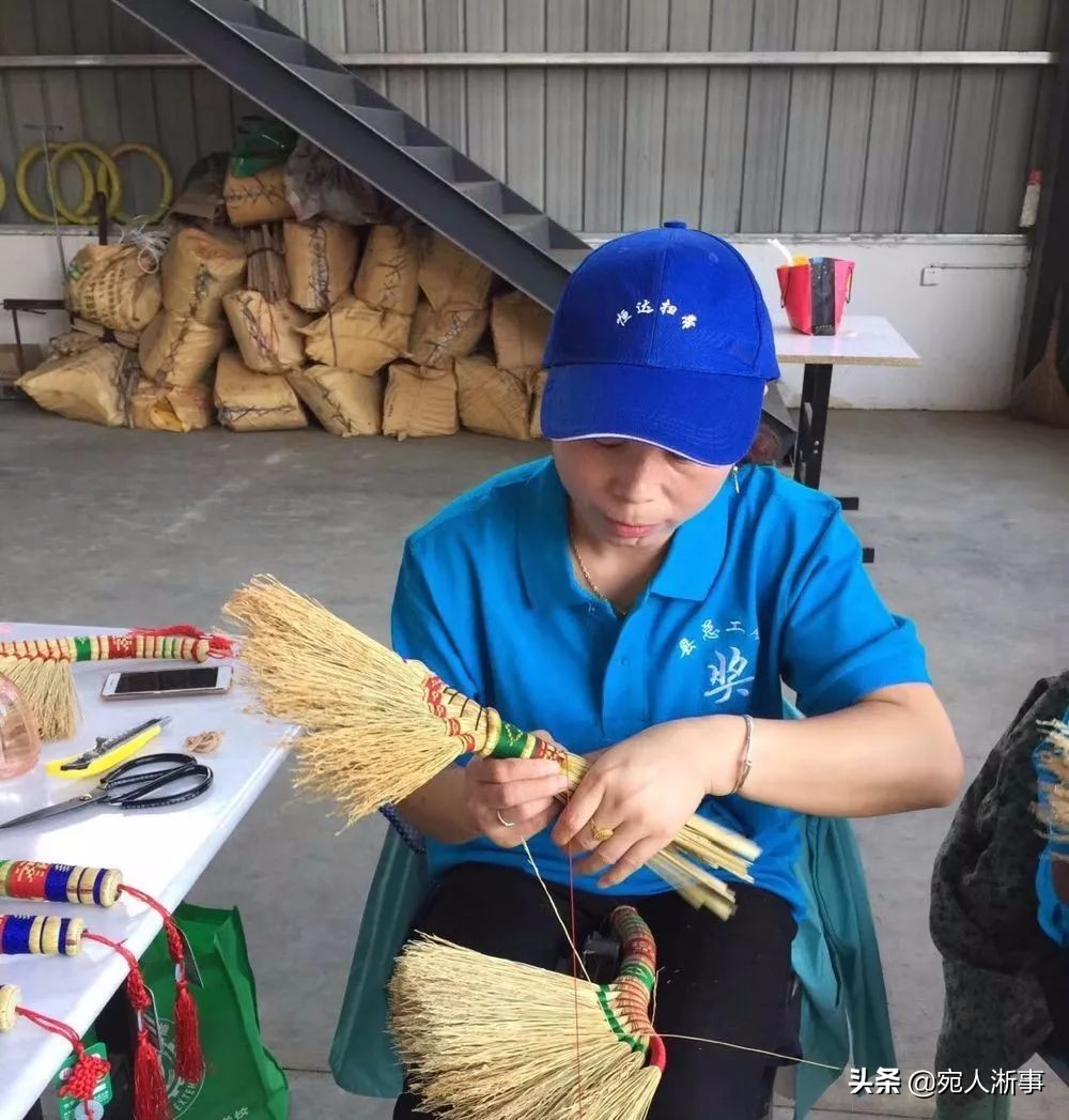 农村扫把价格,山东一村庄卖扫帚年产超值5千万