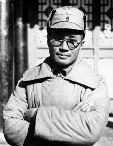 他经历了中国革命战争的全部过程，几十万敌军斗不过他的一只眼睛