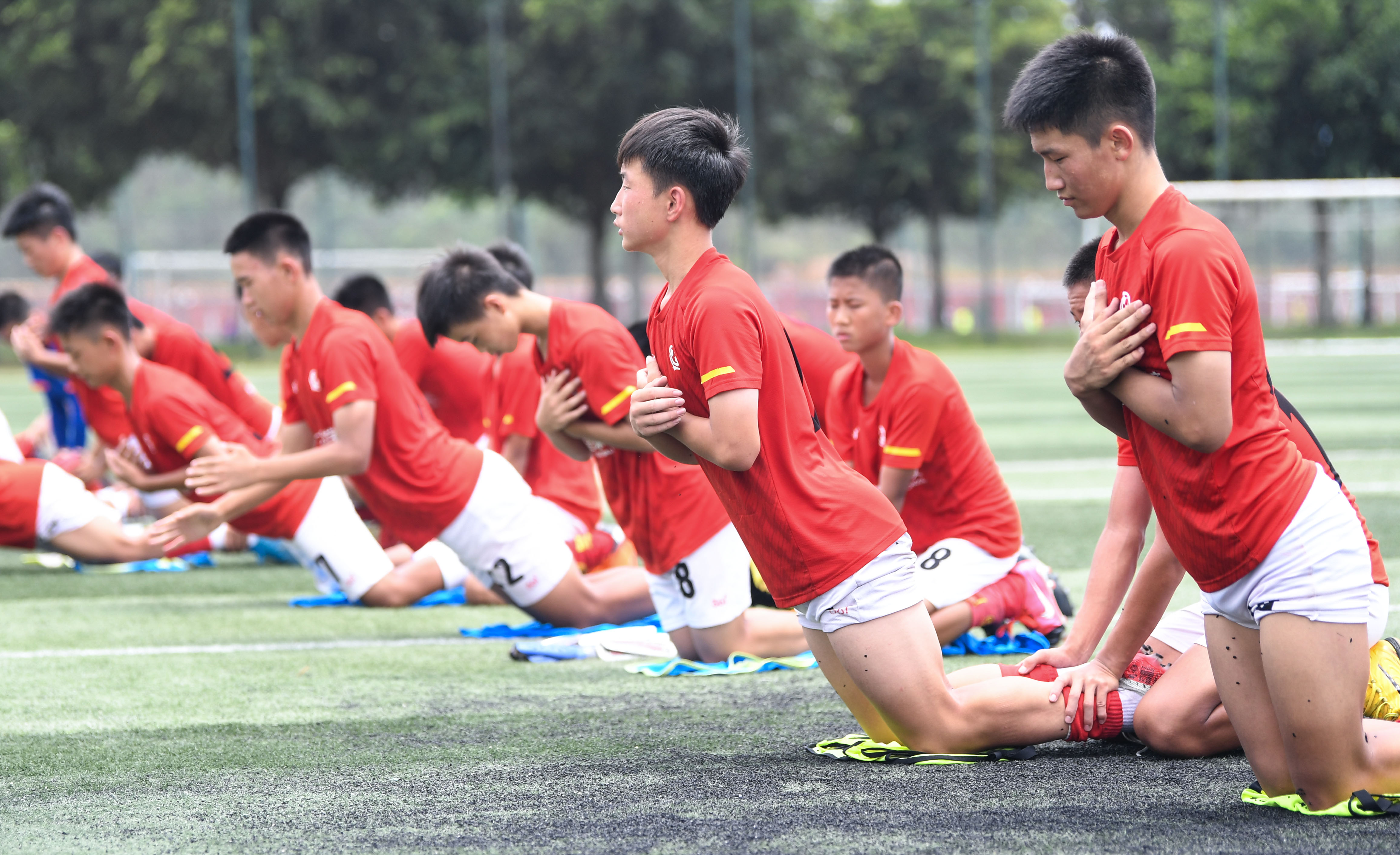 中国足球的未来是靠青训还是归化,中国足球未来还有希望么