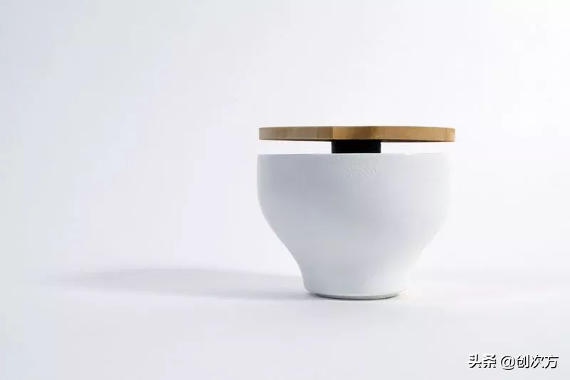 通过手机调节台灯亮度,能与手机连接控制亮度的台灯