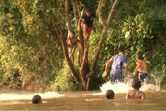 在巴拿马农村开一家超市,一年能赚100万,但进货的路却无比凶险