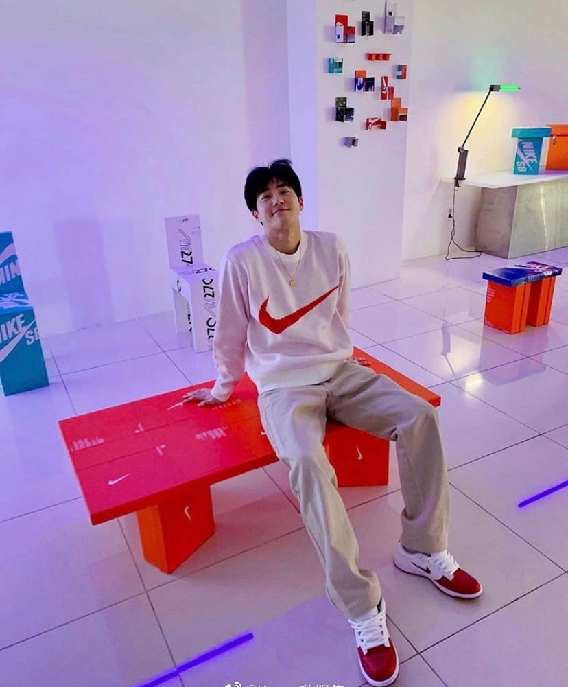 exo队长金俊勉富二代,exo男友风照片金俊勉