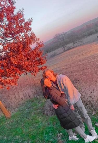 18岁女孩每隔十天又流血,18岁女孩一个月月经来二次