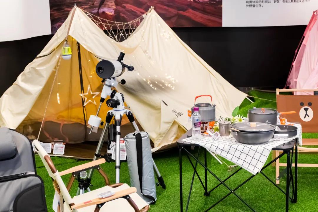 快来感受新潮澎湃，一起前往京东超体购痛快