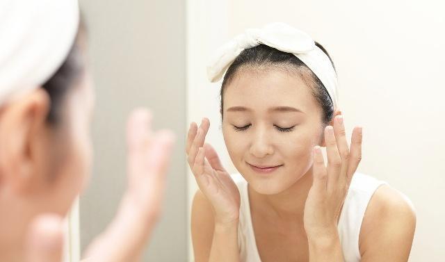 氨基酸洗面奶与普通洗面奶哪个好,氨基酸洗面奶还是美白洗面奶好用
