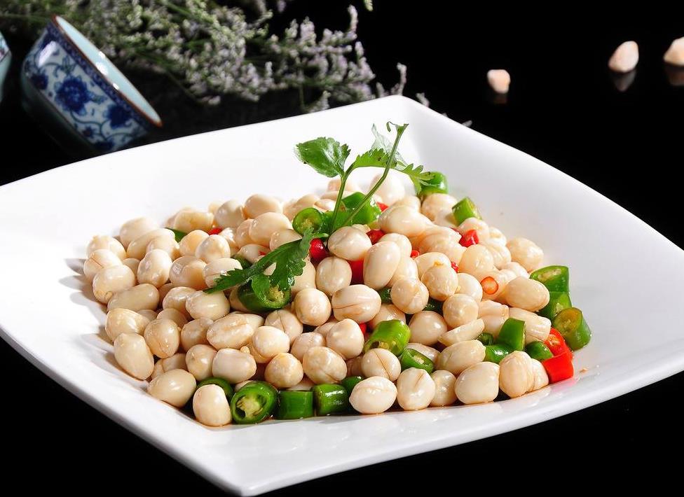 每次用花生米煮鱼都发黑怎么回事,花生米一炒就黑什么原因