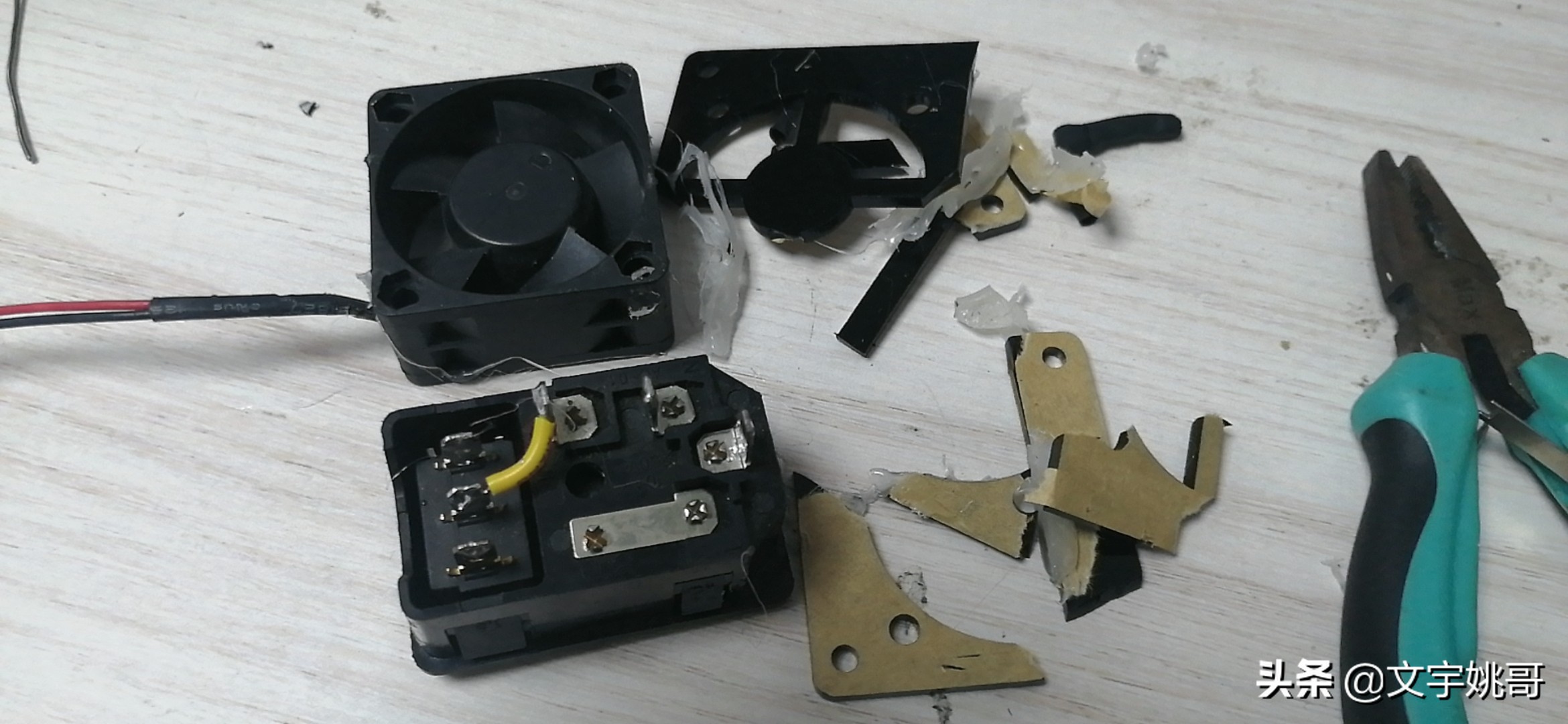 还在玩T12吗?快来看看用WY710高频烙铁主板组装台高性能高频烙铁