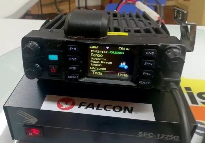 「新品情报站」带有蓝牙和GPS的数字DMRUHFVHF移动业余无线电台