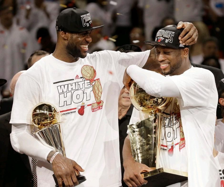 詹姆斯怎么对待韦德的,韦德曾经遭受的质疑