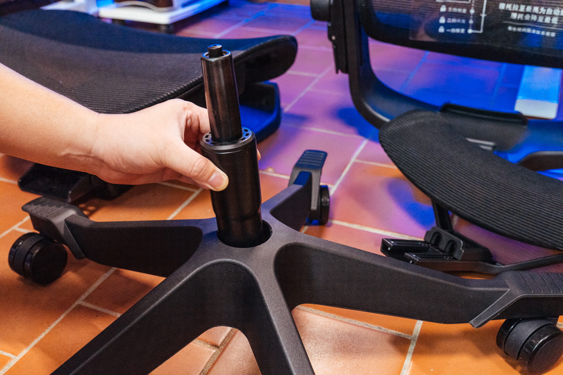 看了何同学的那条视频后……桌搭一款适合自己舒适又实用的桌子