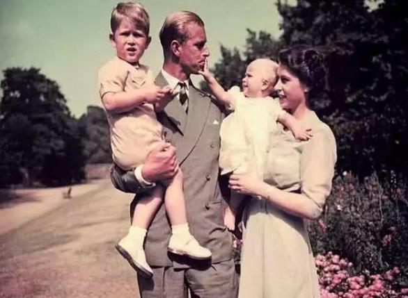 英国女王丈夫去世现场,英国女王丈夫去世后事