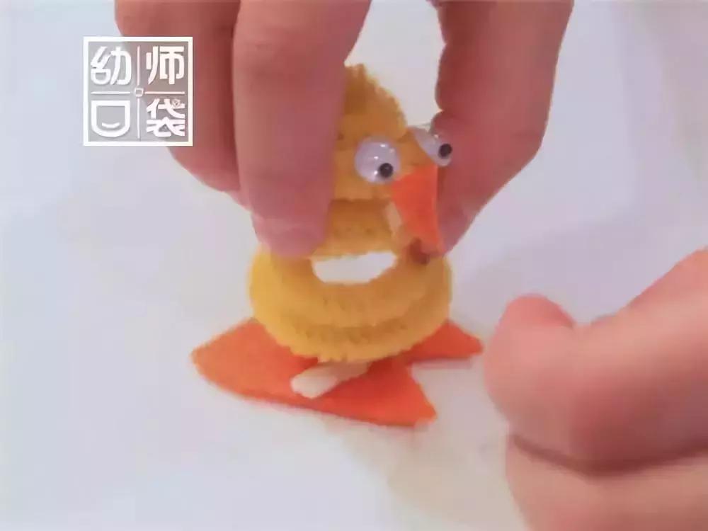 幼儿园用扭扭棒制作竹节虫,扭扭棒幼儿园简单玩法