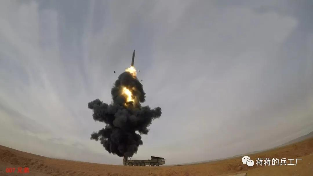 美国空军rc-135起飞,rc135s导弹侦察机背部鼓包