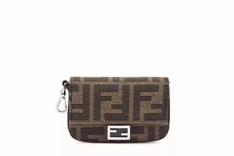 乔欣的包能装下什么,乔欣真的很有钱吗