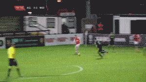 传球选择合理的时机,不会判断长传球的落点怎么办