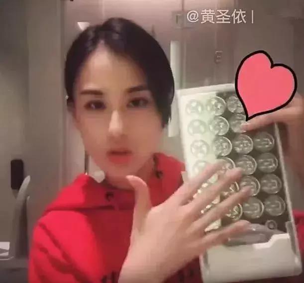 张天爱睡觉也照的天价大排灯，竟然有人找到了30元的同款替代？