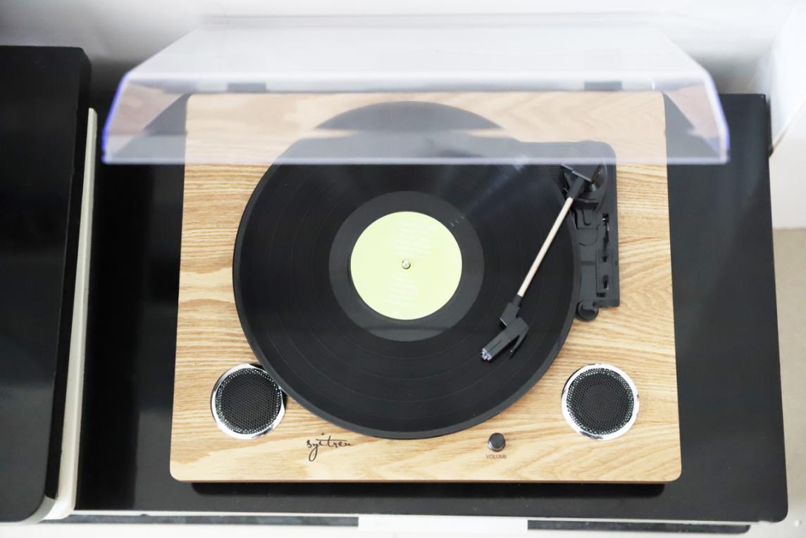 如何挑选一款性价比高的黑胶唱片机？看完这几点就懂了