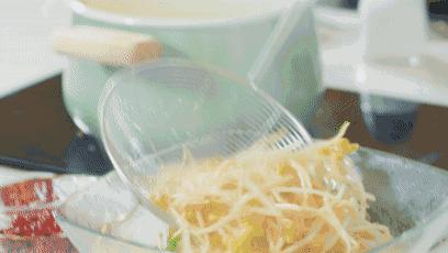 免洗凉皮爽滑劲道的关键在于用料,凉皮怎样做的又软又劲道