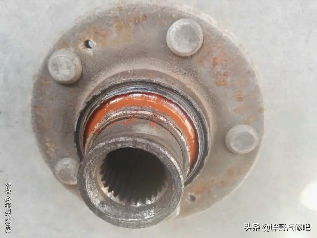 发动机搭铁不良故障的表现是什么,发动机搭铁不良导致发动机高温