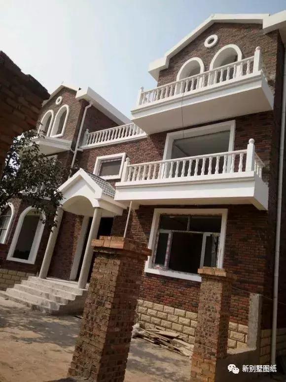 小伙盖三层农村别墅，占地150平米只花不到50万，你觉得怎么样？