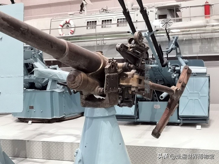 现代军舰装备舰炮,军事博物馆导弹展览品