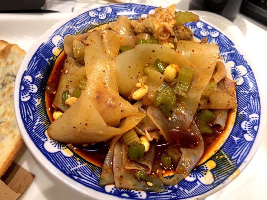 乌鲁木齐好吃的薄凉皮,乌鲁木齐当地人爱吃的凉皮