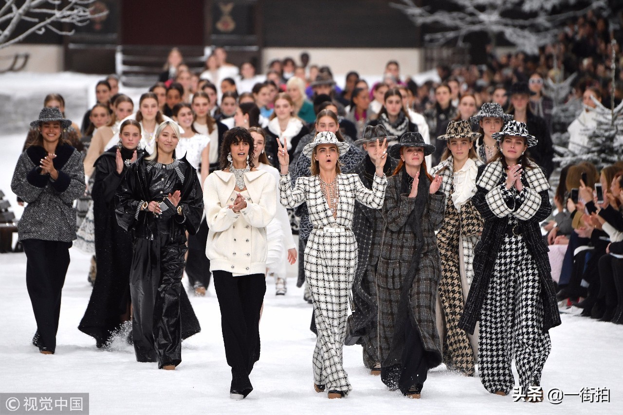 克里斯汀穿香奈儿图片,克里斯汀黑衣造型