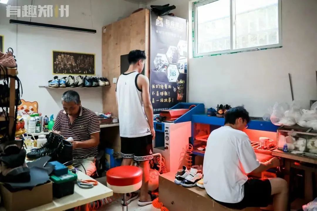 郑州90后男孩创业成功案例,郑州90后男孩创业干修鞋