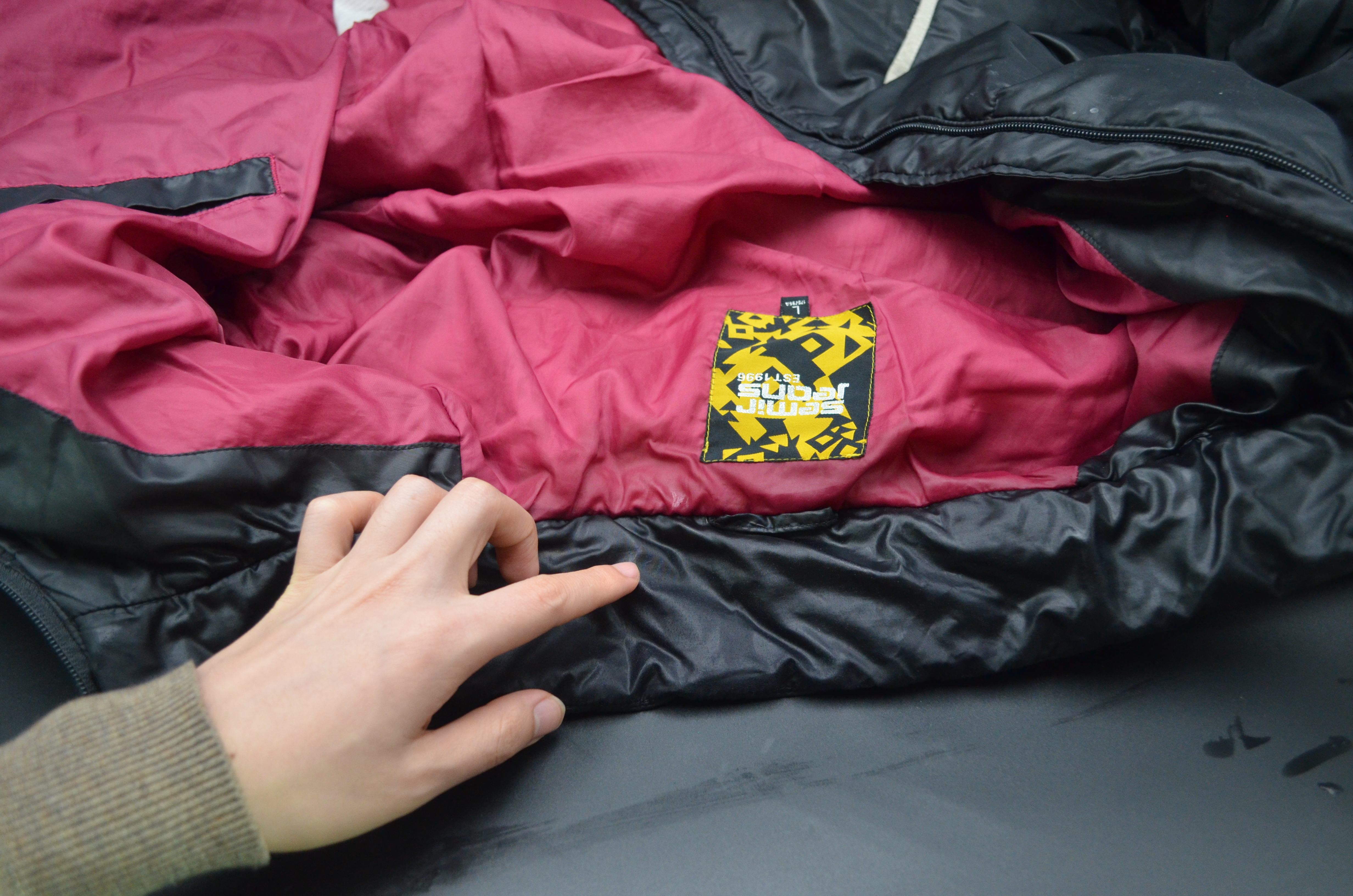 羽绒服领口脏了怎么清洗,羽绒服的领口沾上化妆品怎么清洗