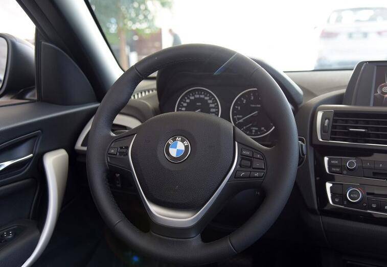 宝马2系敞篷车值不值得买代步,11万公里的宝马2系敞篷值得入手吗