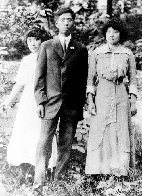 宋子文宋庆龄宋美龄三姐妹,宋子文是宋霭龄的哥还是弟