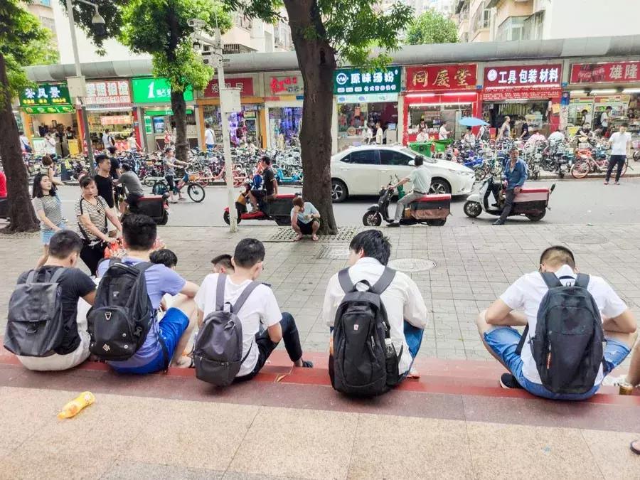 60秒赔了100万！在华强北倒腾“二手机”，比炒股刺激多了…