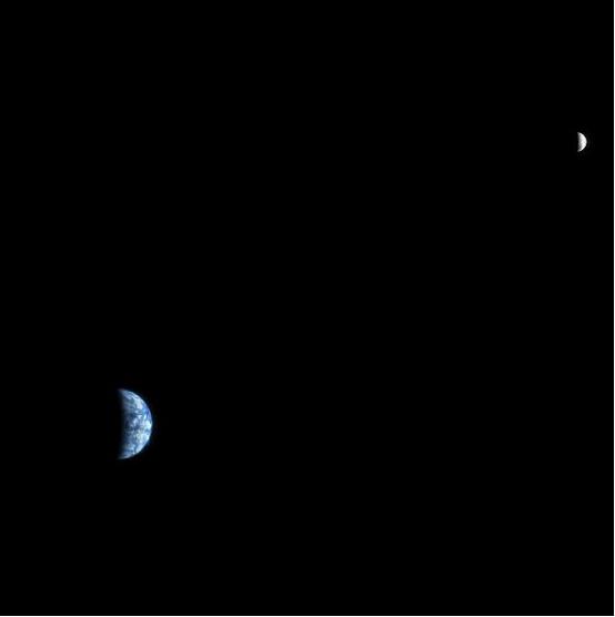 月球正在慢慢远离地球这是真的吗,月球正在远离地球还会回来吗