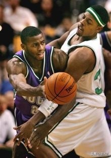 篮球科普：阻挡犯规的技术要点以及犯规条件，了解一下