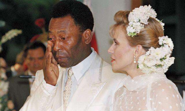 结三次婚的女人32集,17岁球王贝利的传奇