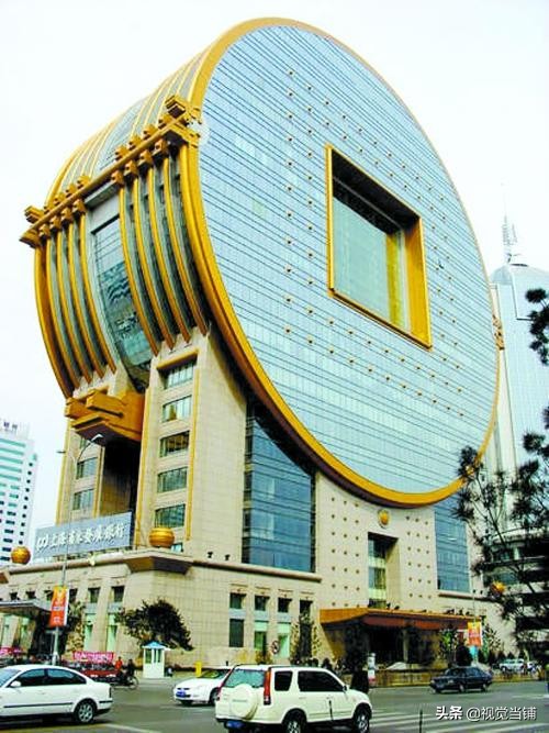 莲花建筑足球场,新建的莲花型足球场