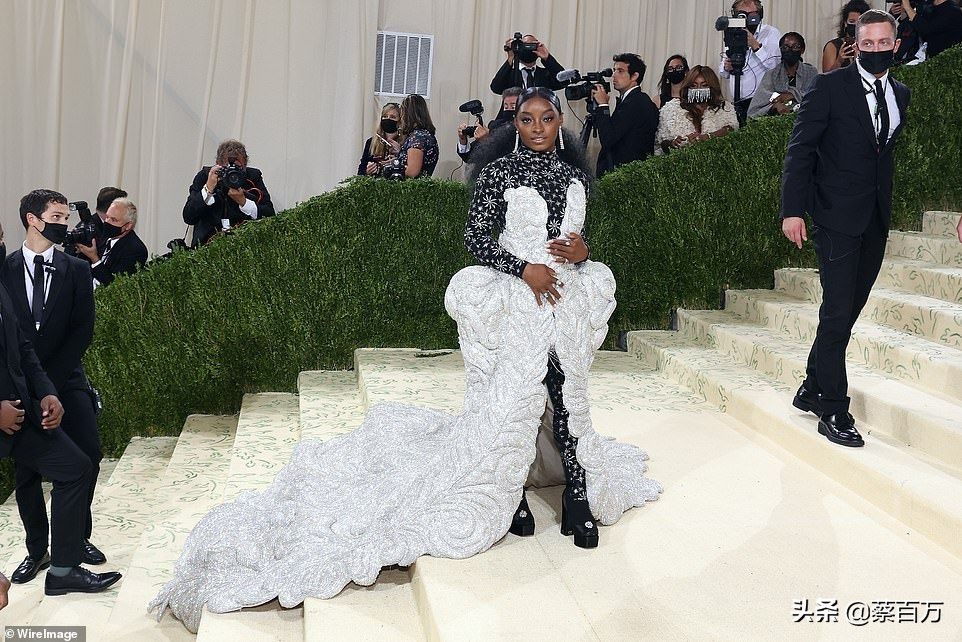 不是明星歌星、不是星二代,如何参加大都会慈善晚宴?打网球吧