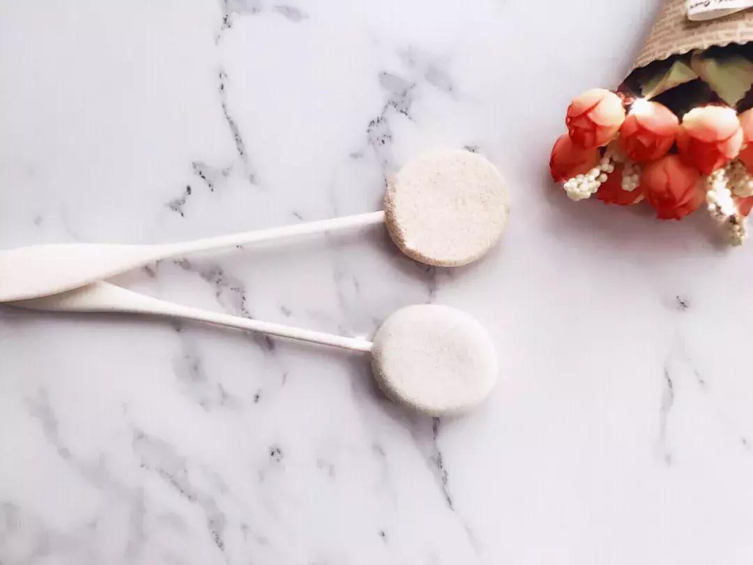 为什么女生动不动买一千多的粉底,不到200元的化妆水好吗