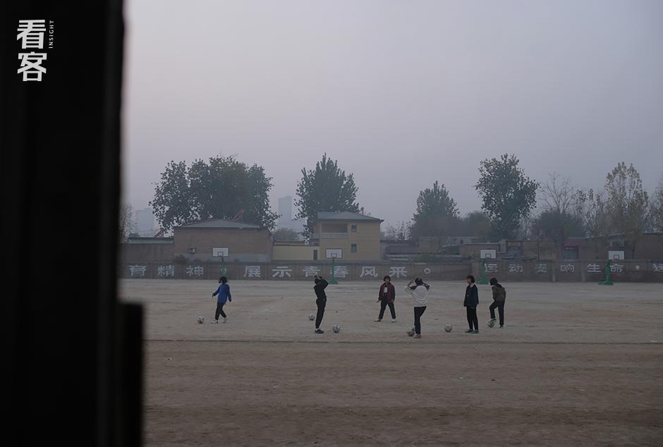 这支秘密发展的乡村足球队，拼命的令人肃然起敬